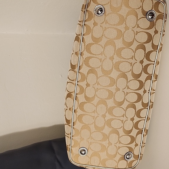 Coach - Picture 3 of 6